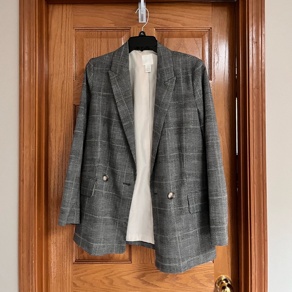 Checkered chic blazer